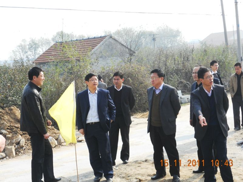 ���쵼�Ӳ��ҹ�˾�н��ıϹ��еͲ��������Ŀ